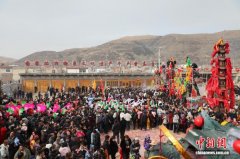 青海千户营高台巡游启幕 六百年非遗焕新彩