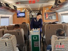 穿越南北赴春约 哈武高铁赏花列车解锁春日限定美景