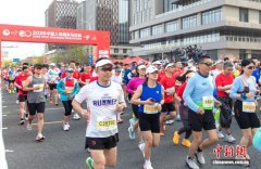 用奔跑“串联”未来之城  2026雄安马拉松鸣枪开赛